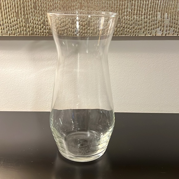Set of 2 Clear Vases - Picture 3 of 9
